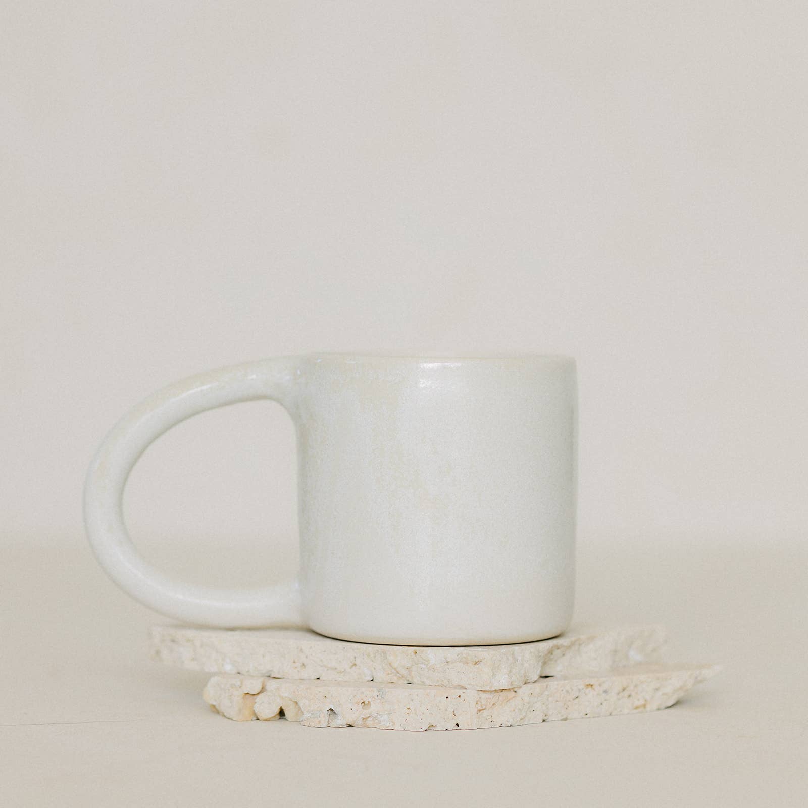 Grande tasse en céramique - Fait main Blanc moucheté