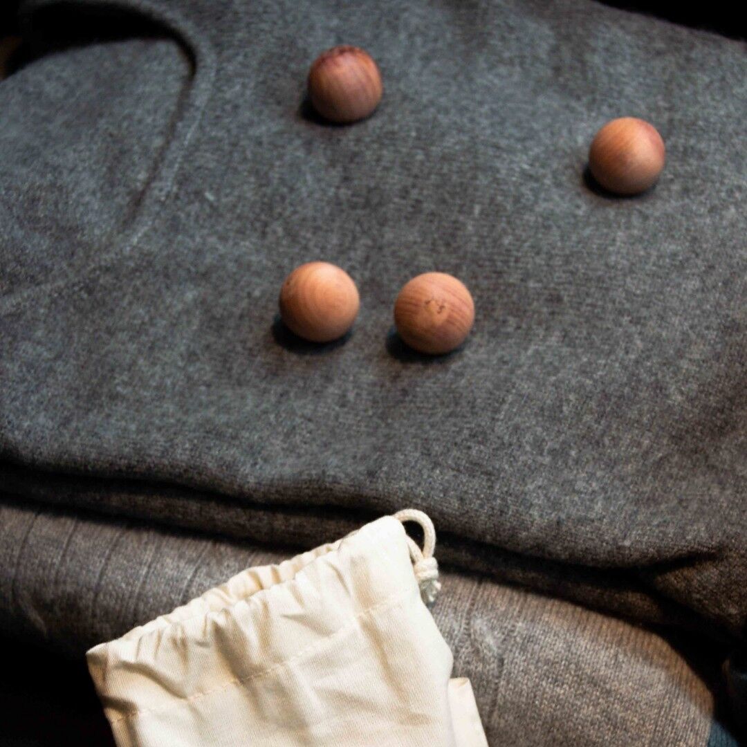 Pochette en coton bio de 10 billes de cèdre antimites